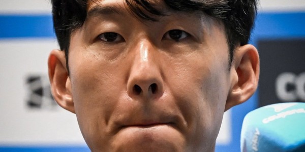 动情时刻！孙兴慜发布会确认离开热刺，情绪激动一度掩面而泣