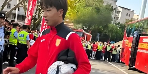 500万网彩票-网传李镇全辱骂米特里策家人！当事人首次直接回应表态，引发热议|浙江队|浙江男篮|国足|比赛|上港_新浪体育_新浪新闻