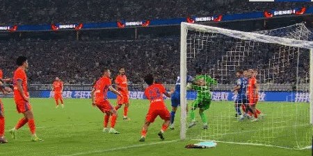 【中超】卡扎伊什维利戴帽徐皓阳头球 申花3比3泰山